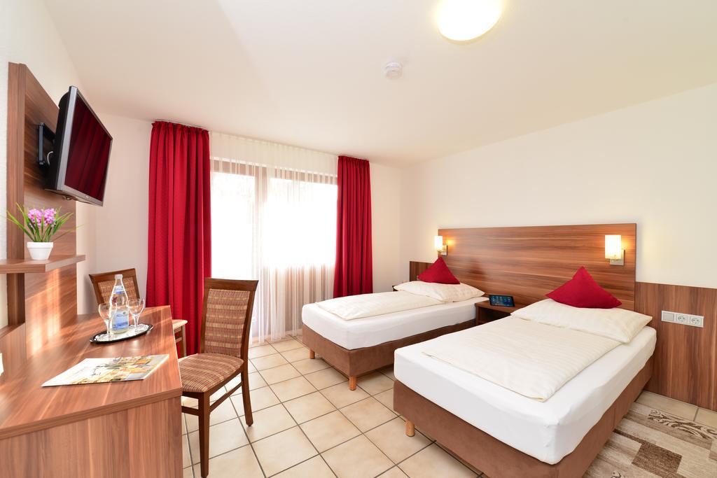 Hotel Am Buchwald Esslingen am Neckar Bagian luar foto